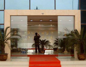 北京玻璃門安裝指南 無框玻璃門與豪華旋轉門的專業解析